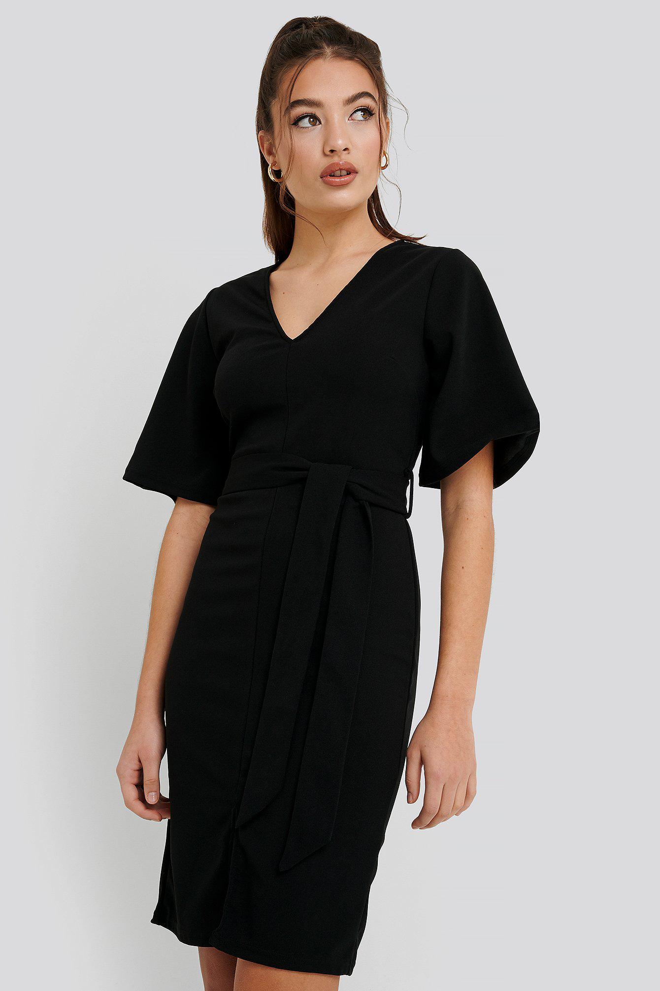 czarna ołówkowa sukienka v-neck