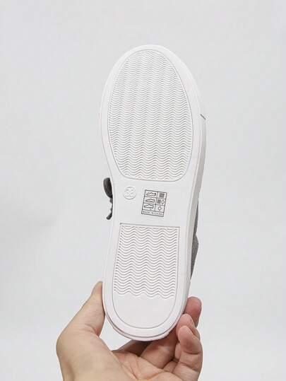 Złote buty sportowe