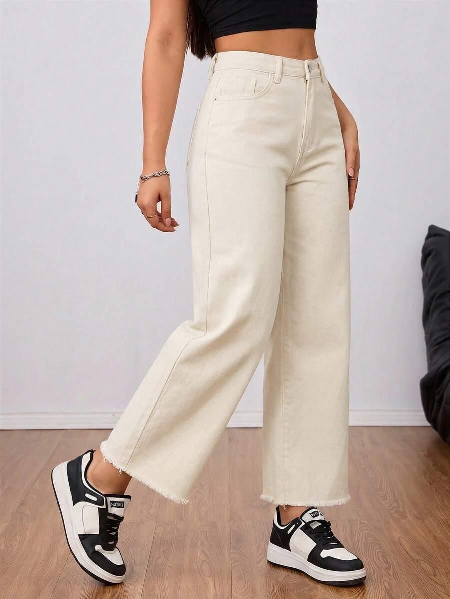 beżowe spodnie jeans