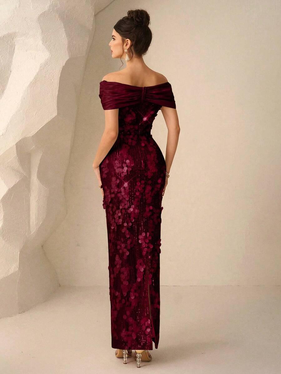 CZERWONA SUKIENKA ZDOBIENIE