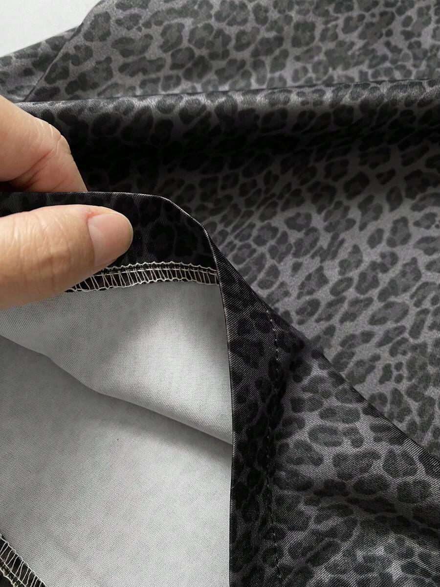 czarne spodnie animal print