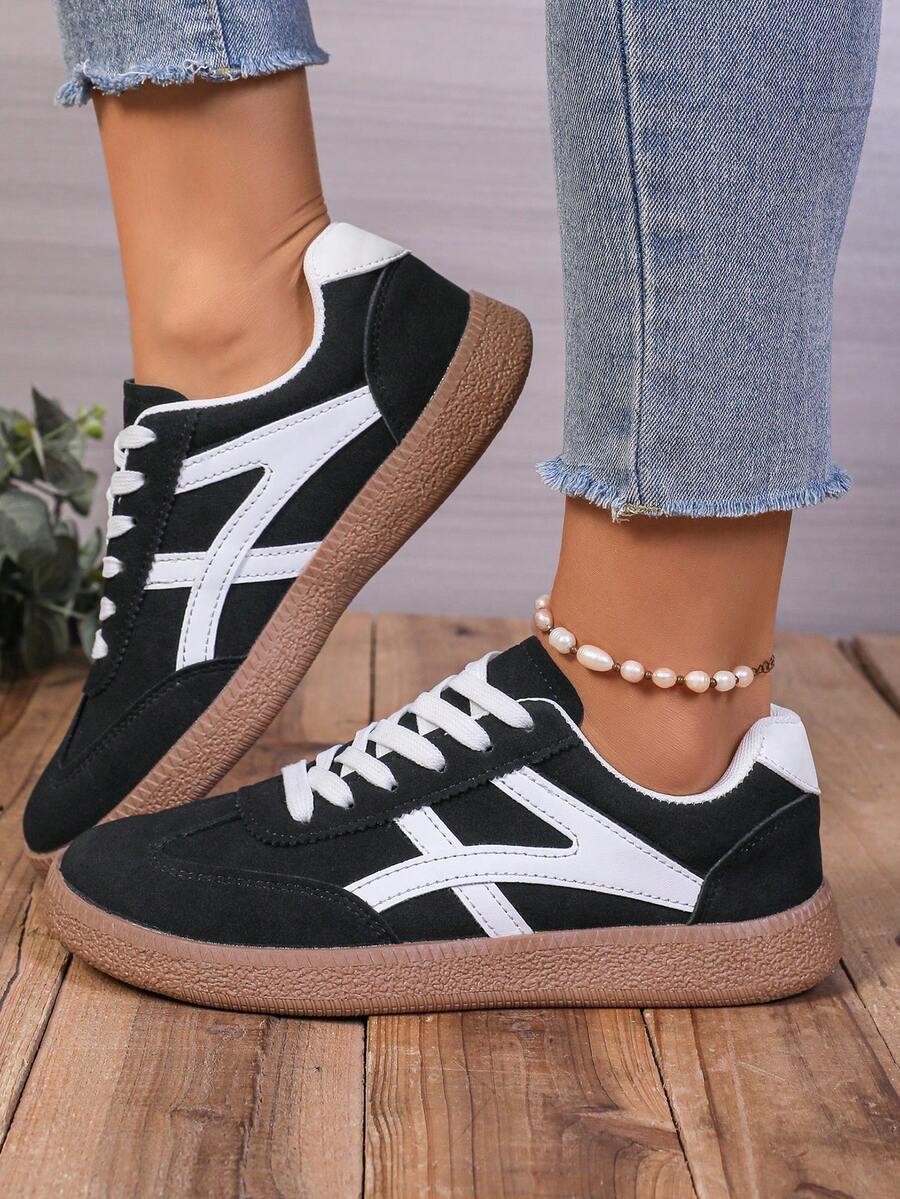 czarne buty sportowe