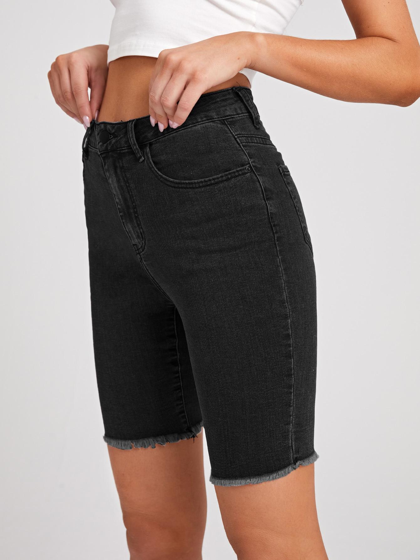 czarne krótkie spodenki jeans