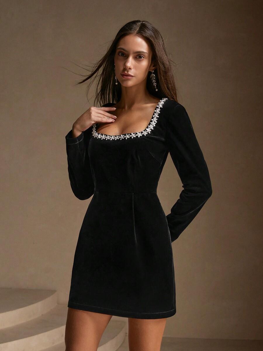 CZARNA MINI SUKIENKA ZDOBIENIE