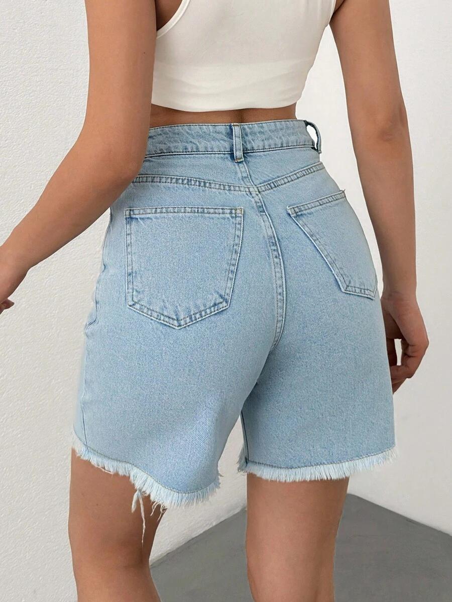 niebieskie spodenki jeans 