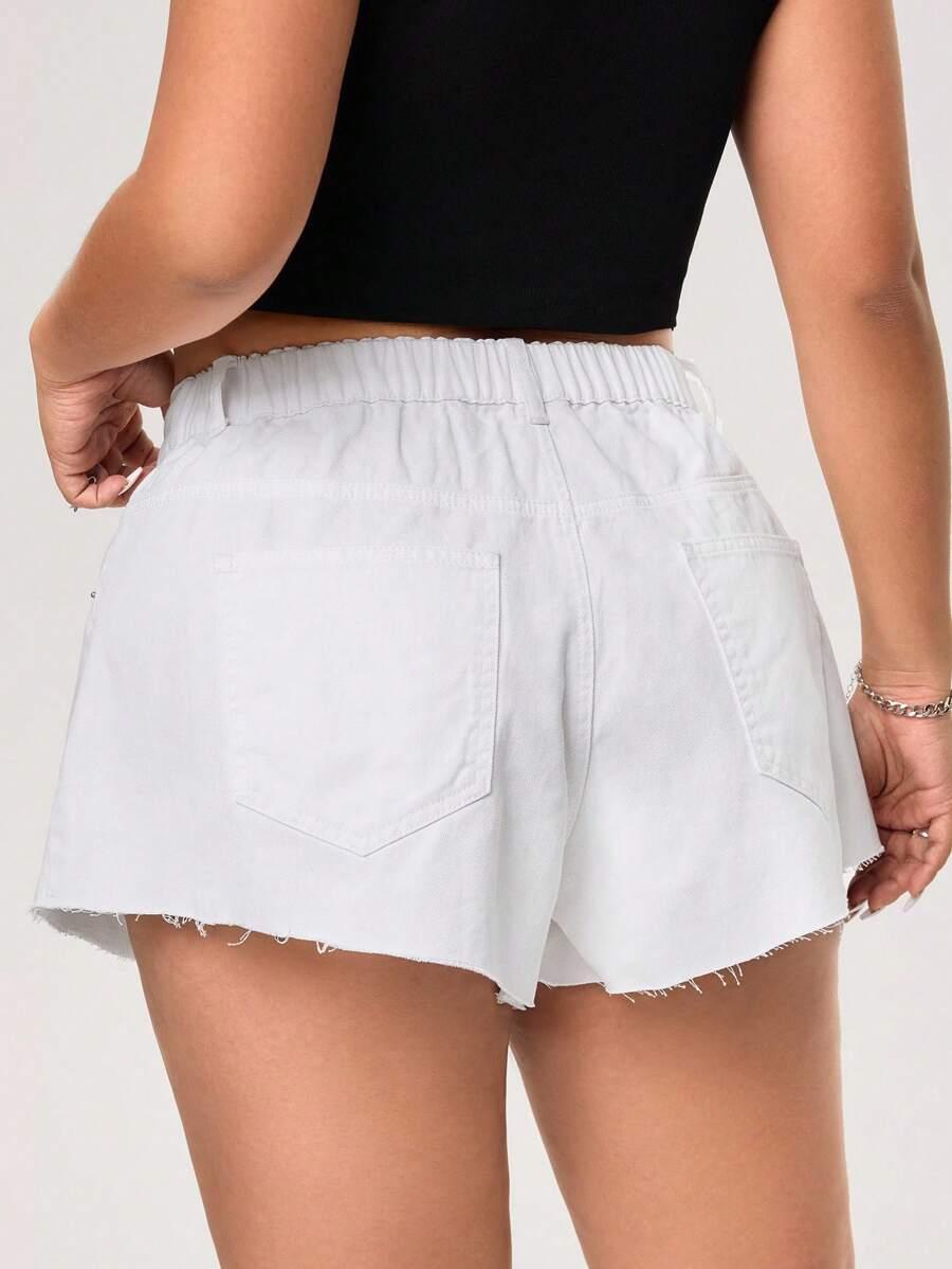 białe spodenki jeans