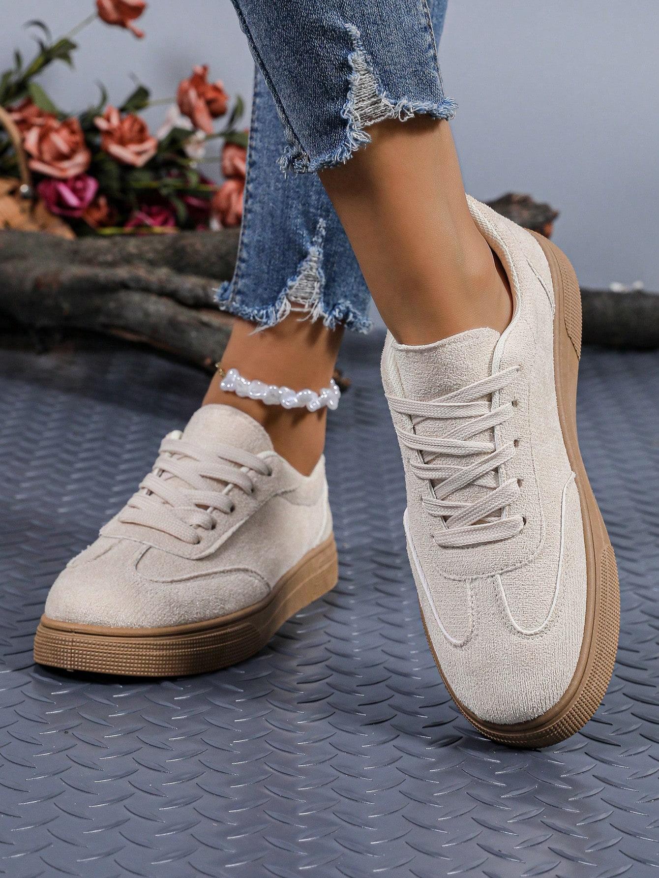 beżowe buty sportowe