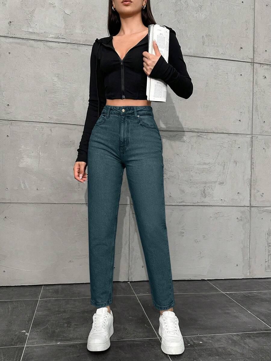 niebieskie spodnie jeans 