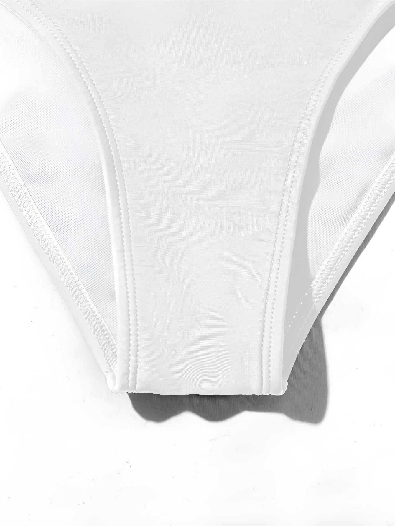 biały dół od bikini wycięcia