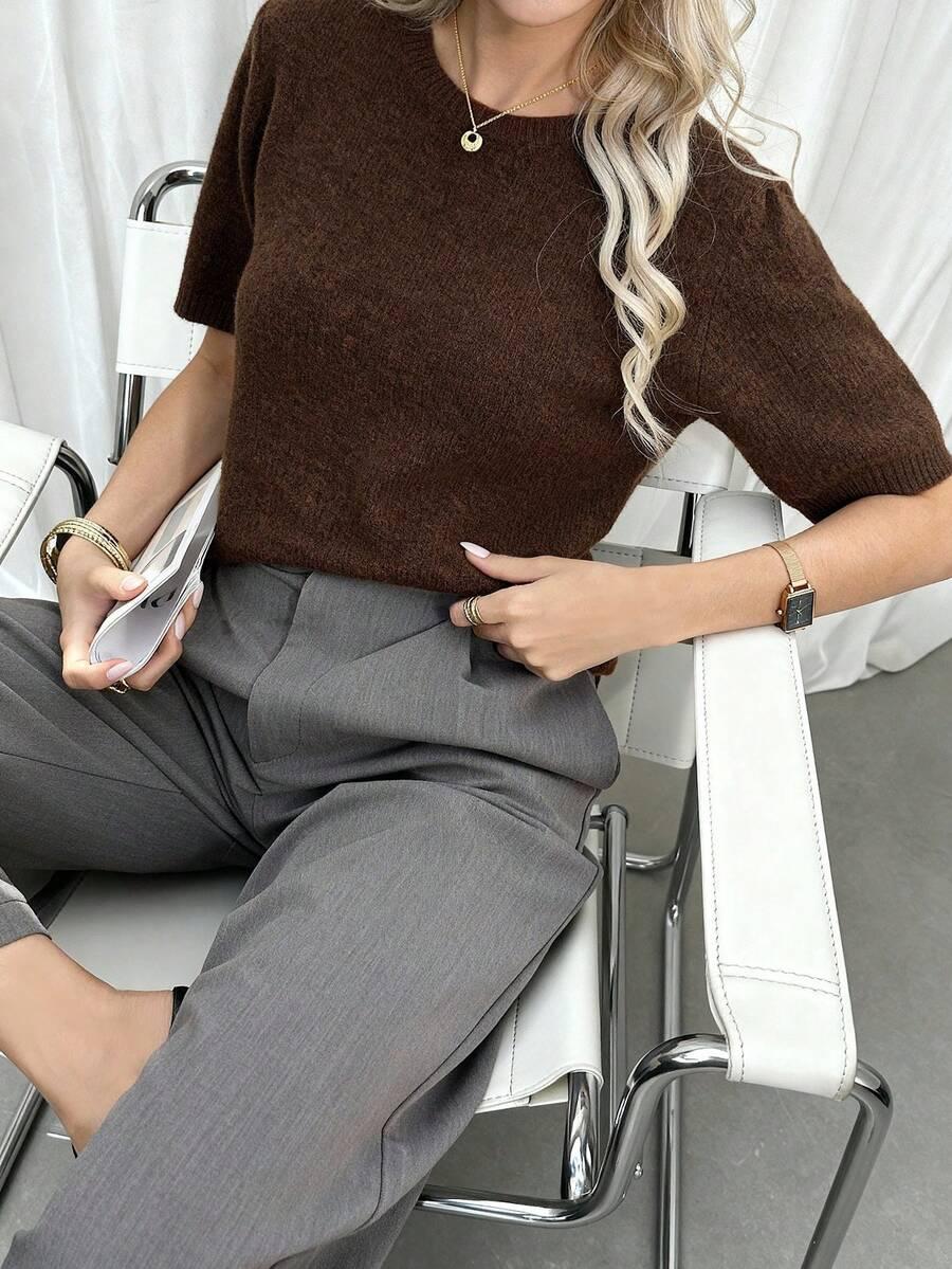 brązowy sweter z krótkim rękawem 