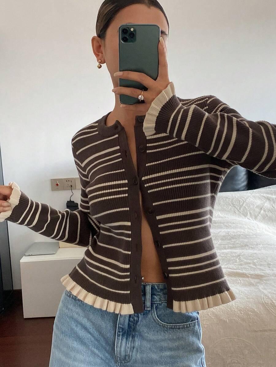 sweter w paski guziki