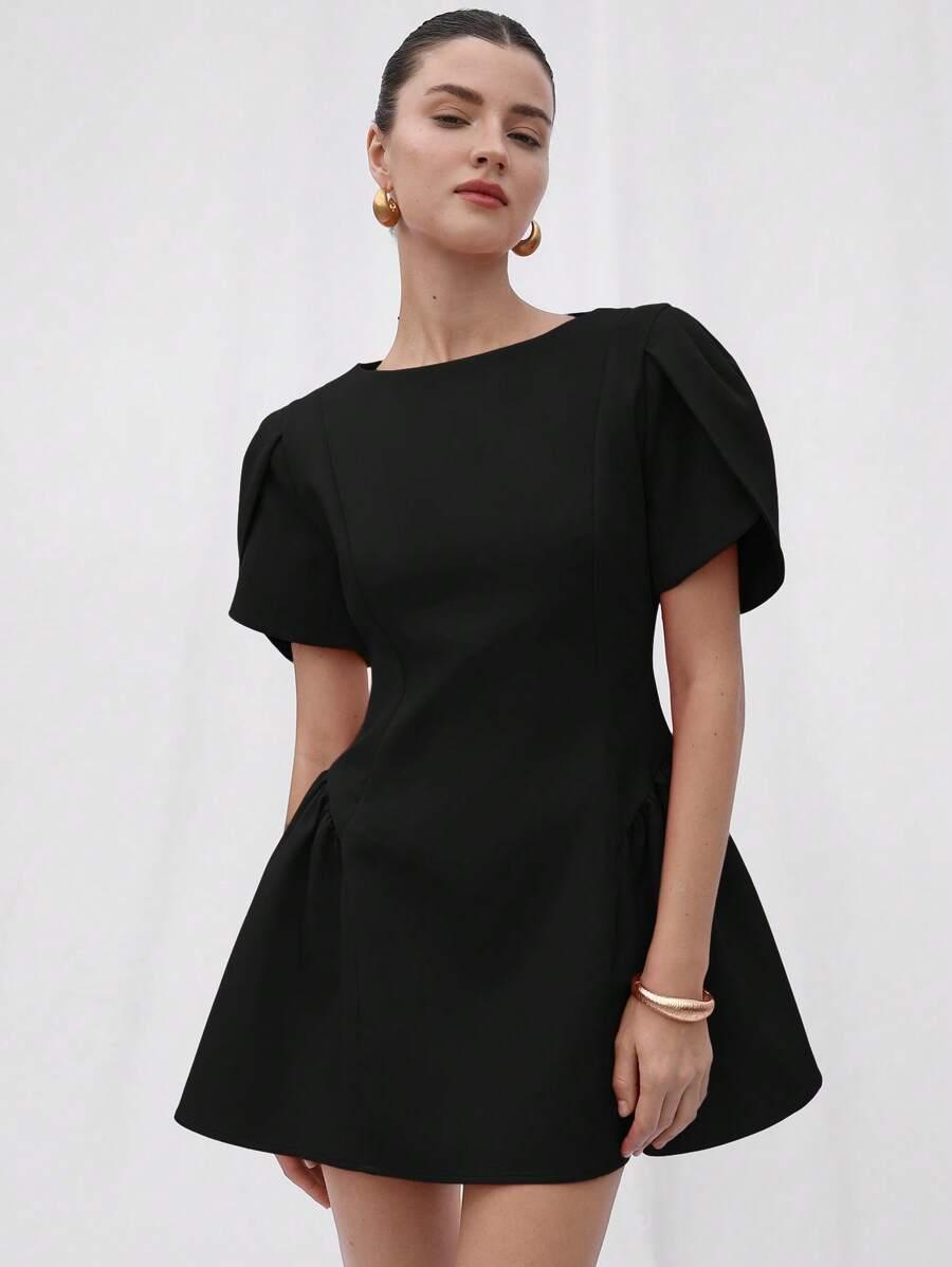CZARNA MINI SUKIENKA
