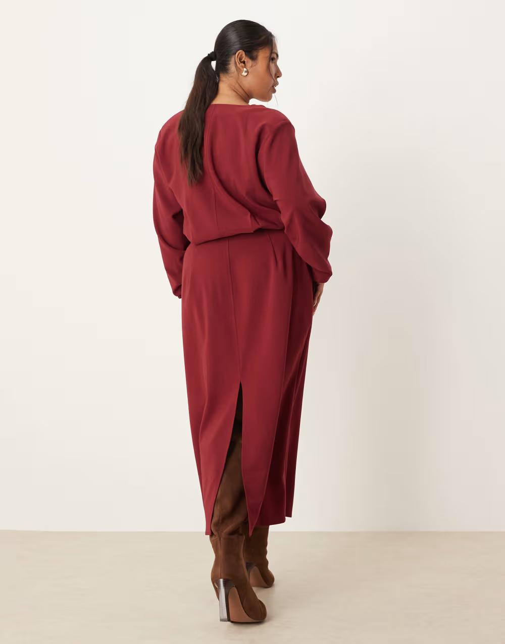 bordowa sukienka midaxi długi rękaw marszczenia v-neck