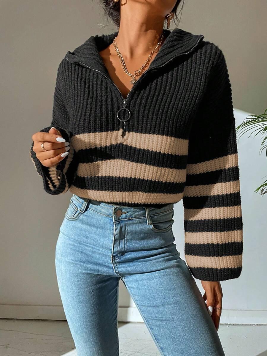 SWETER W PASKI Z ZAMKIEM