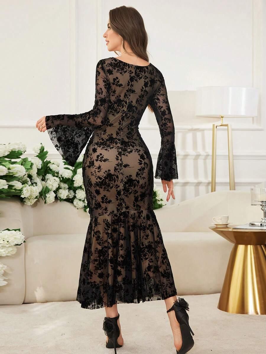 czarna sukienka w kwiaty