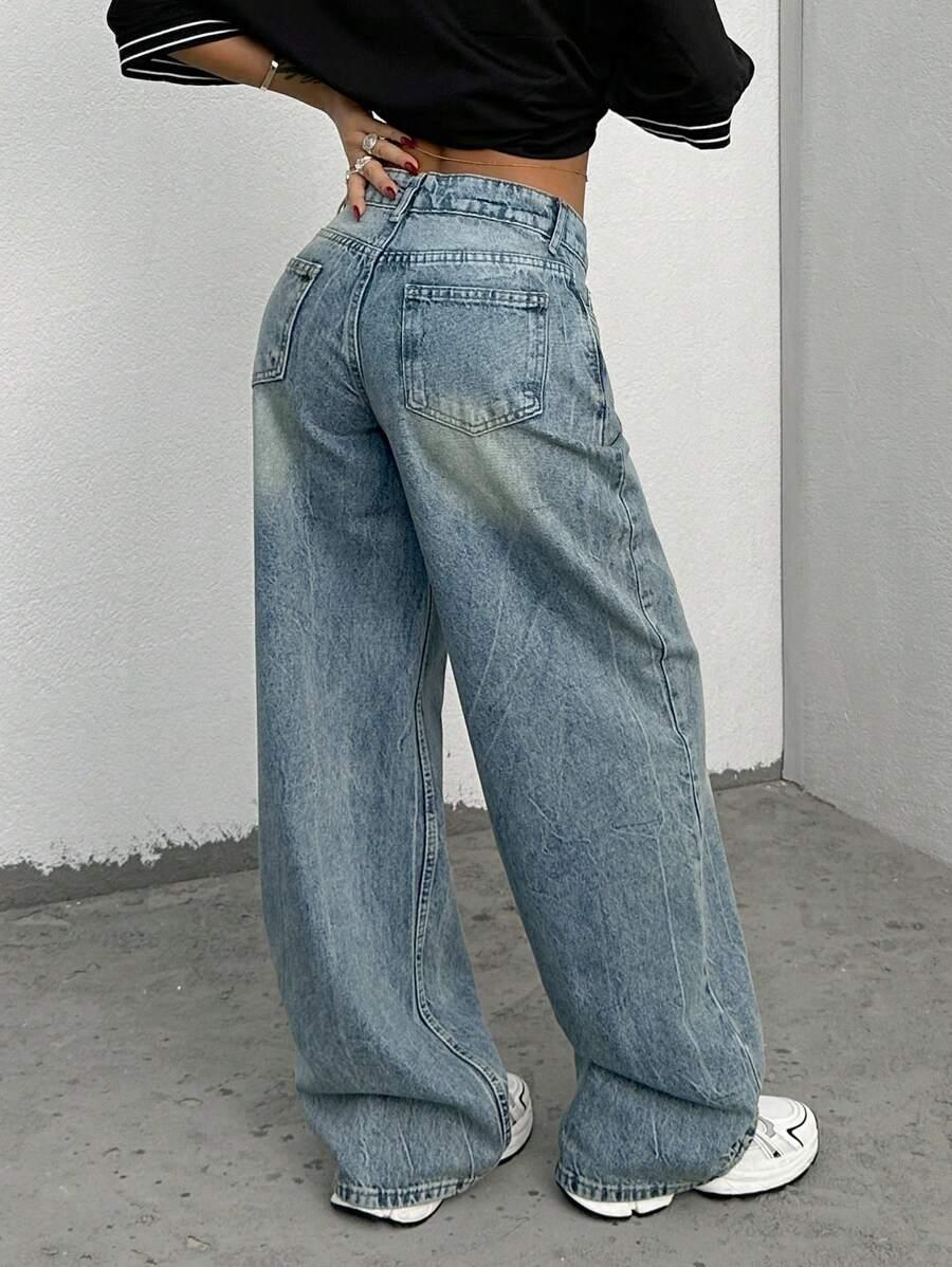 niebieskie spodnie jeans 