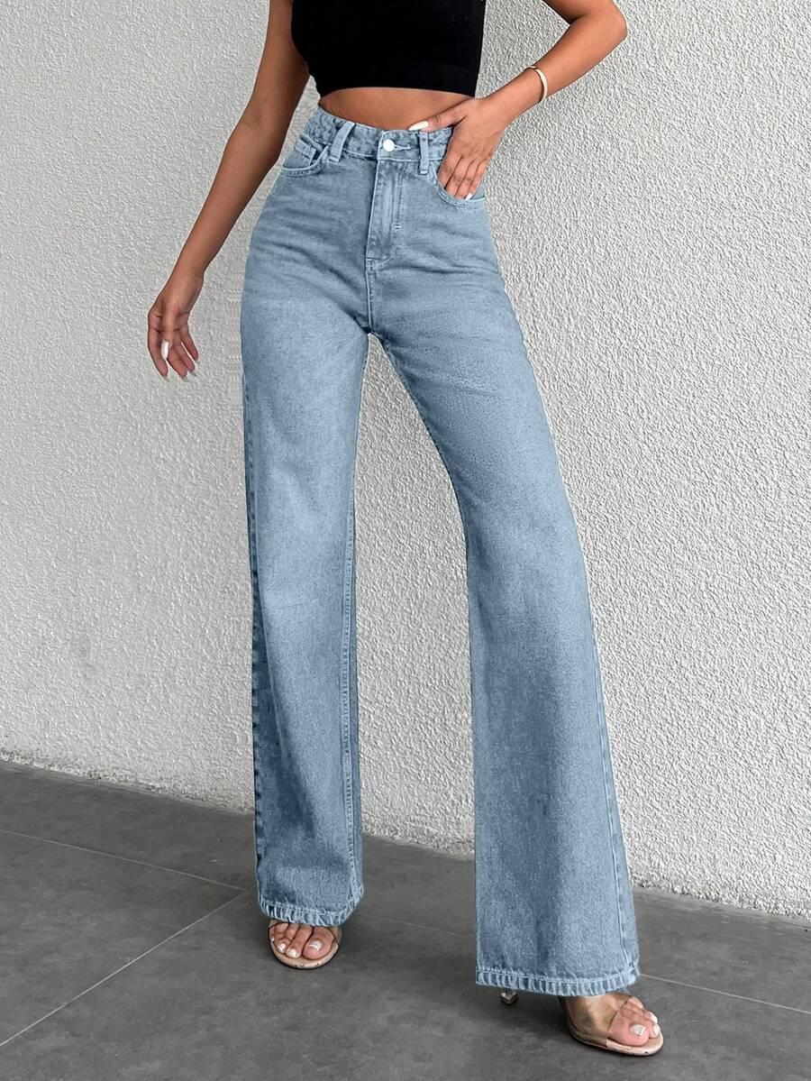 niebieskie spodnie jeans