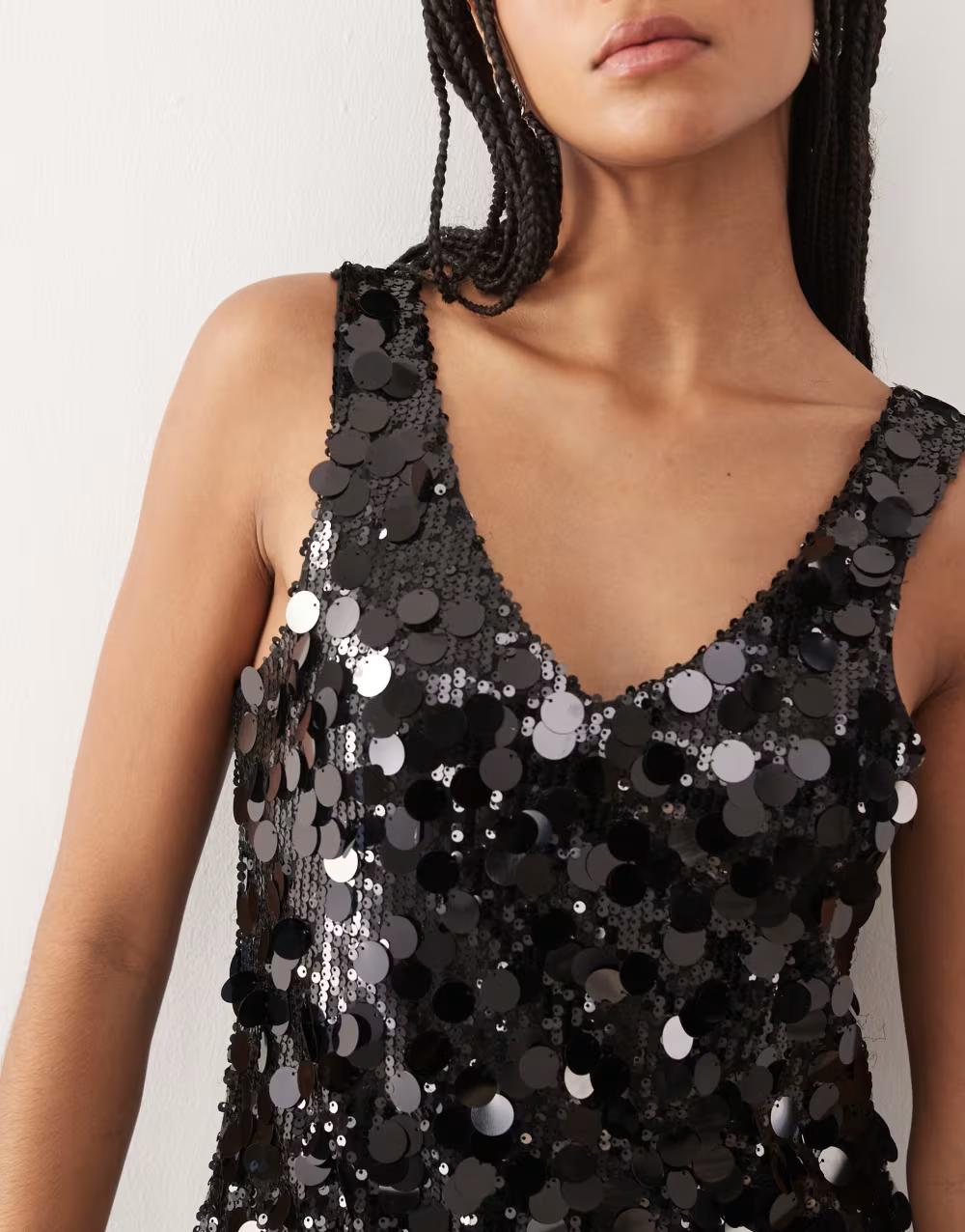czarna mini sukienka v-neck zdobienie