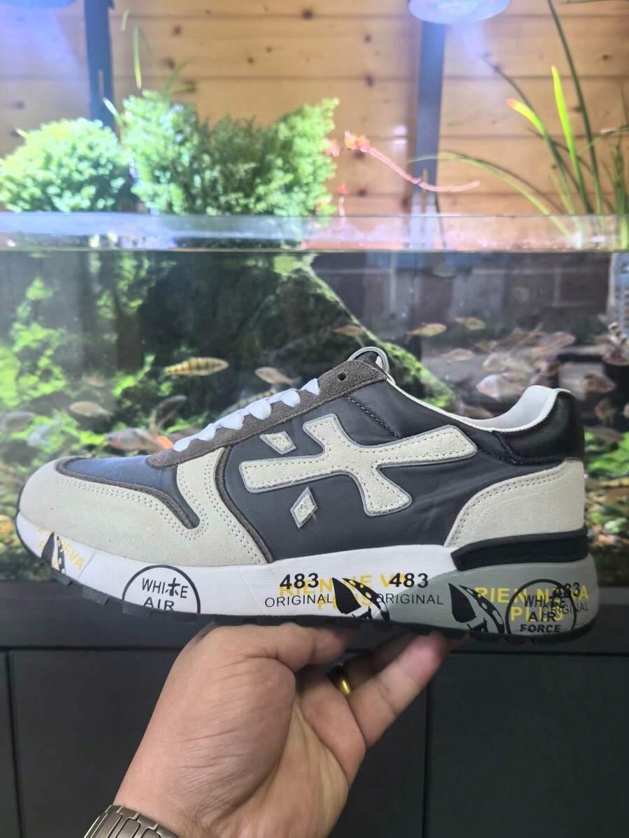 wiązane buty sportowe
