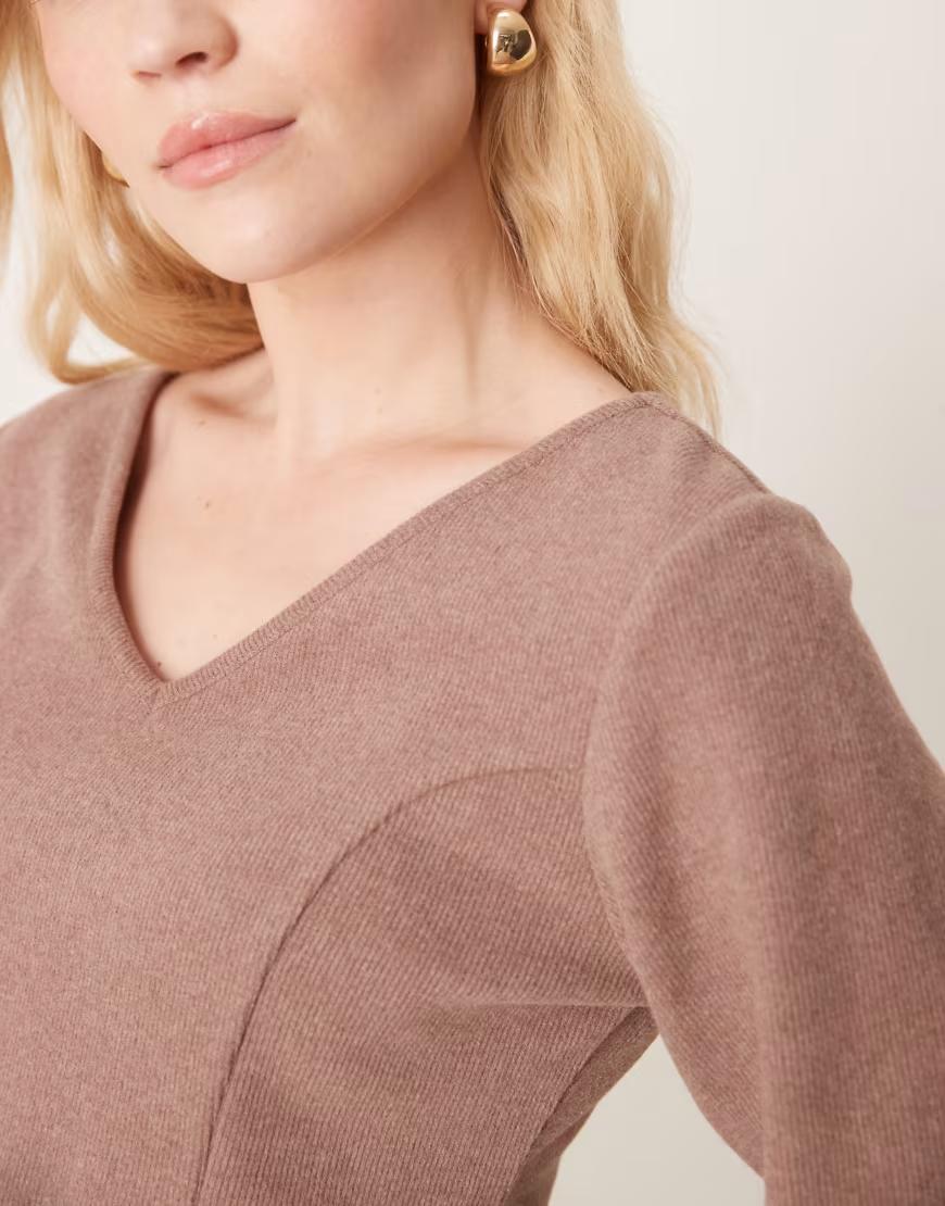 brązowa bluzka v neck 