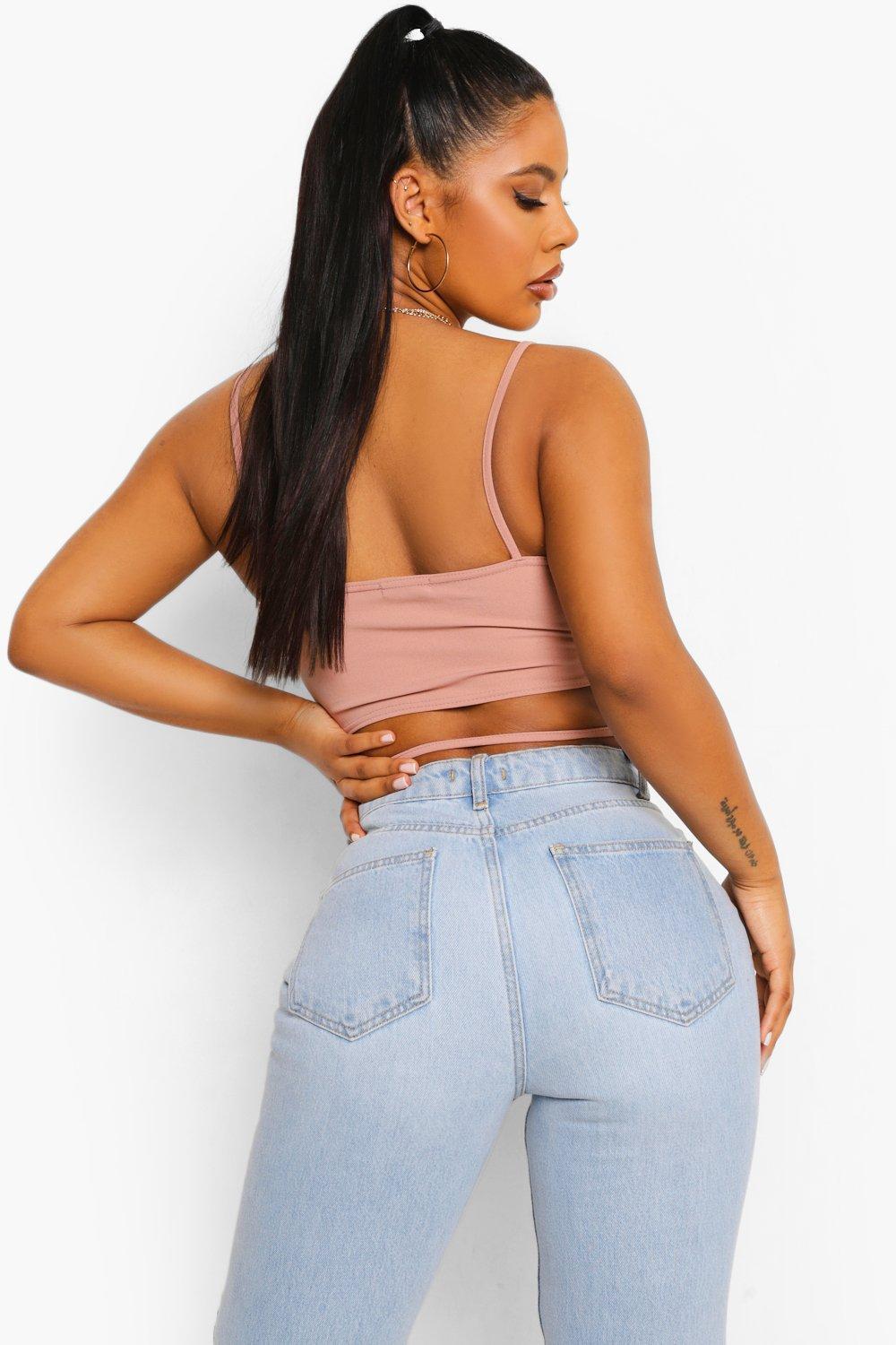 różowy crop top na ramiączkach