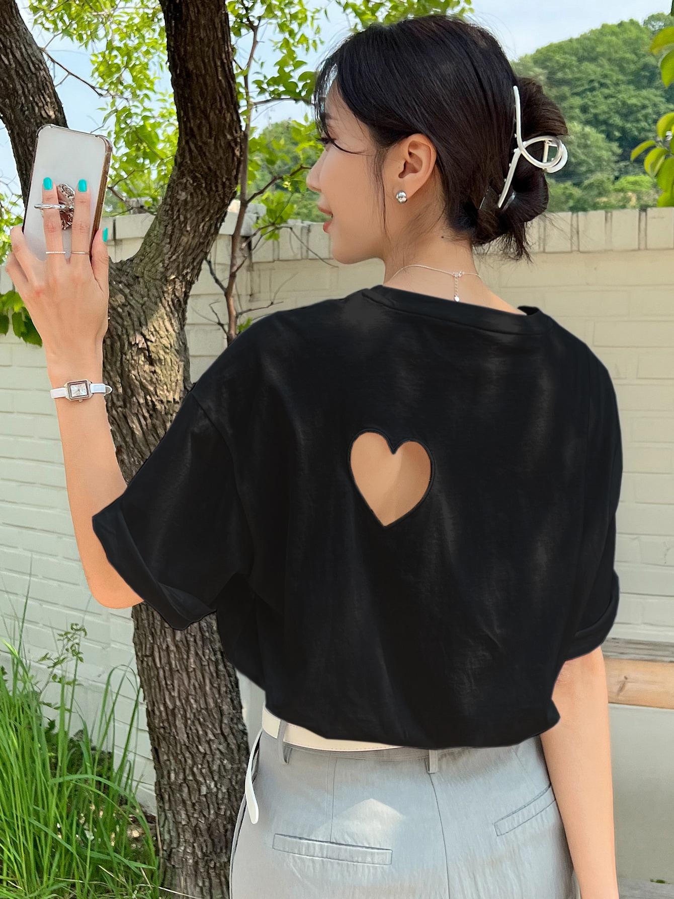 CZARNY T-SHIRT WYCIĘCIE