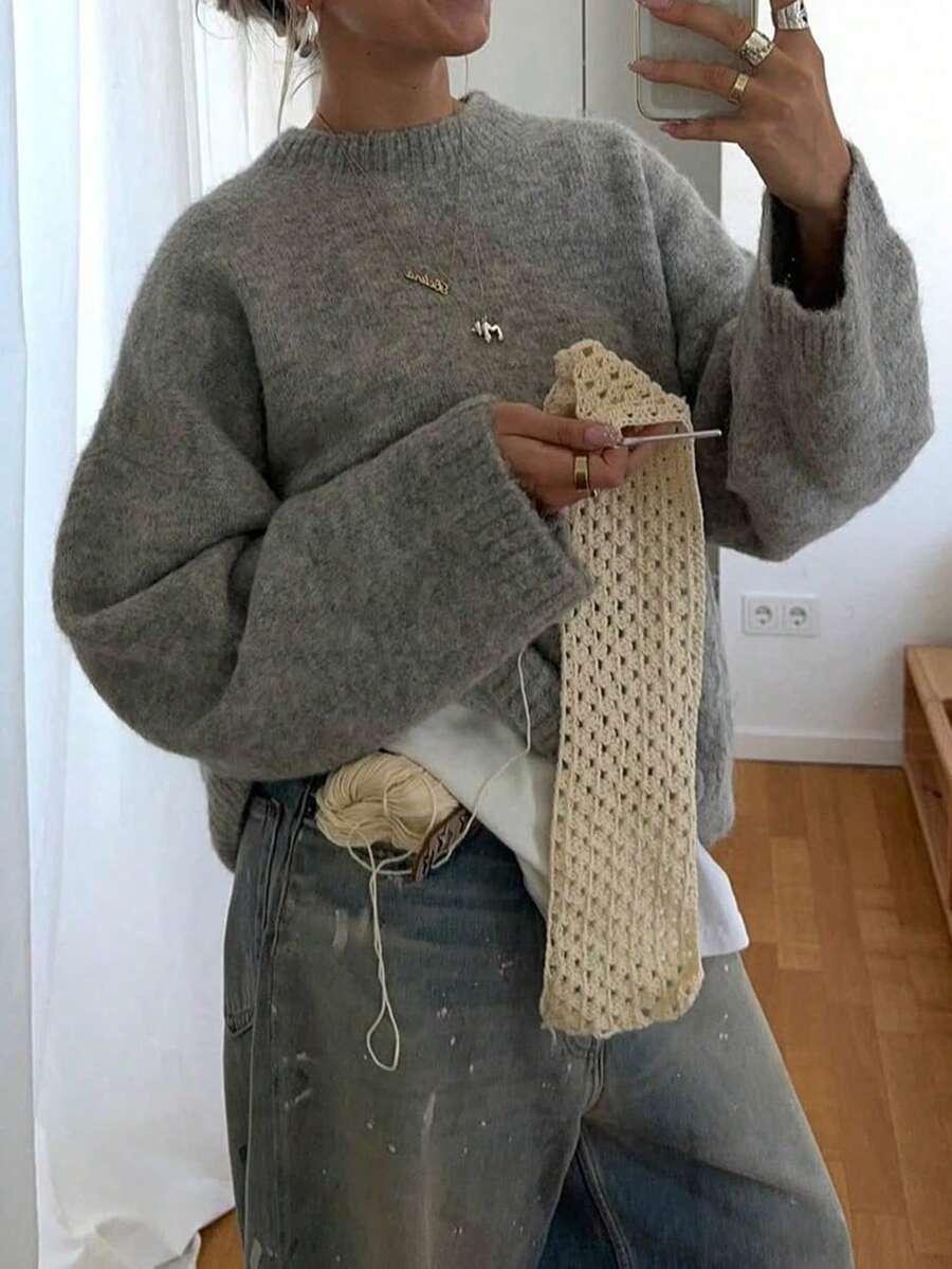 szary sweter casual