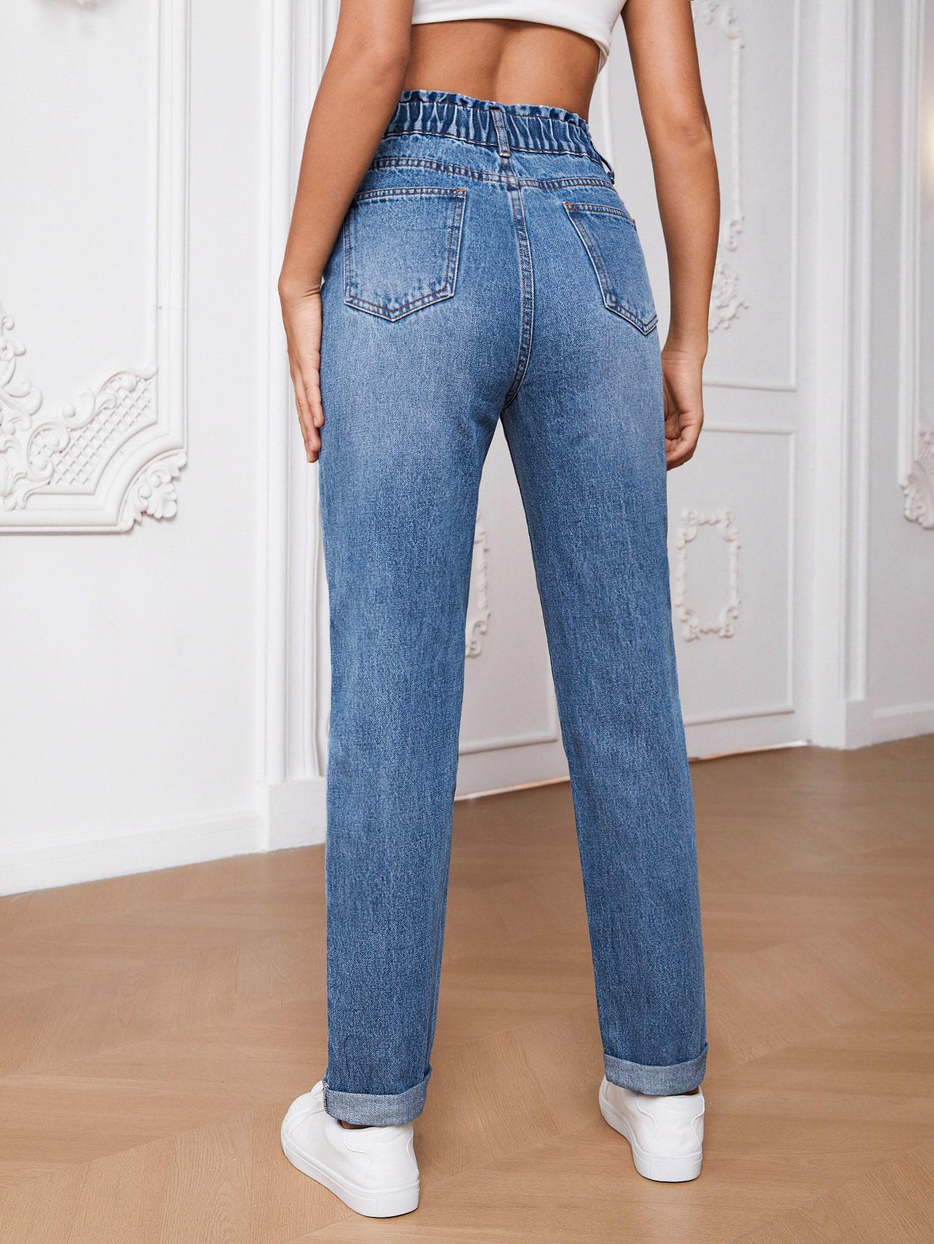 niebieskie spodnie jeans
