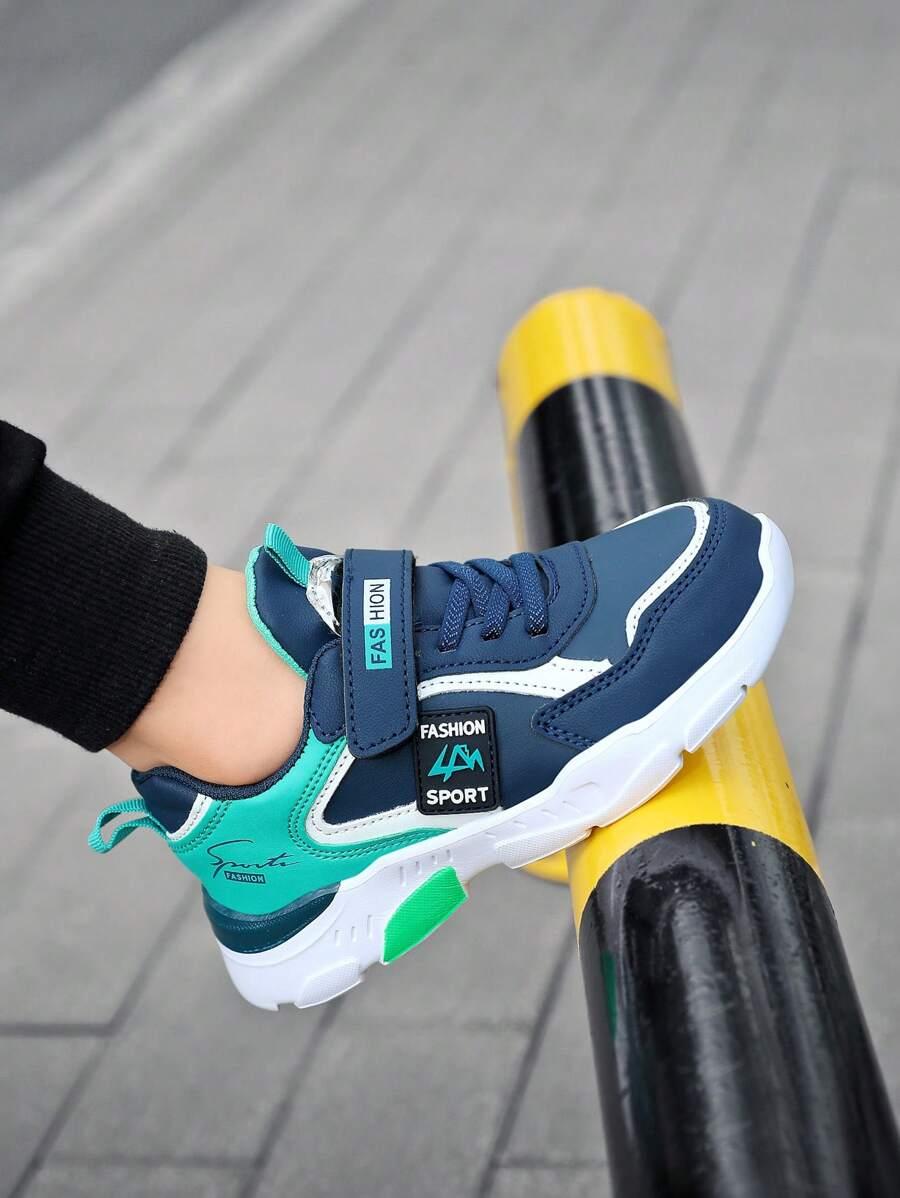 niebieskie buty sportowe