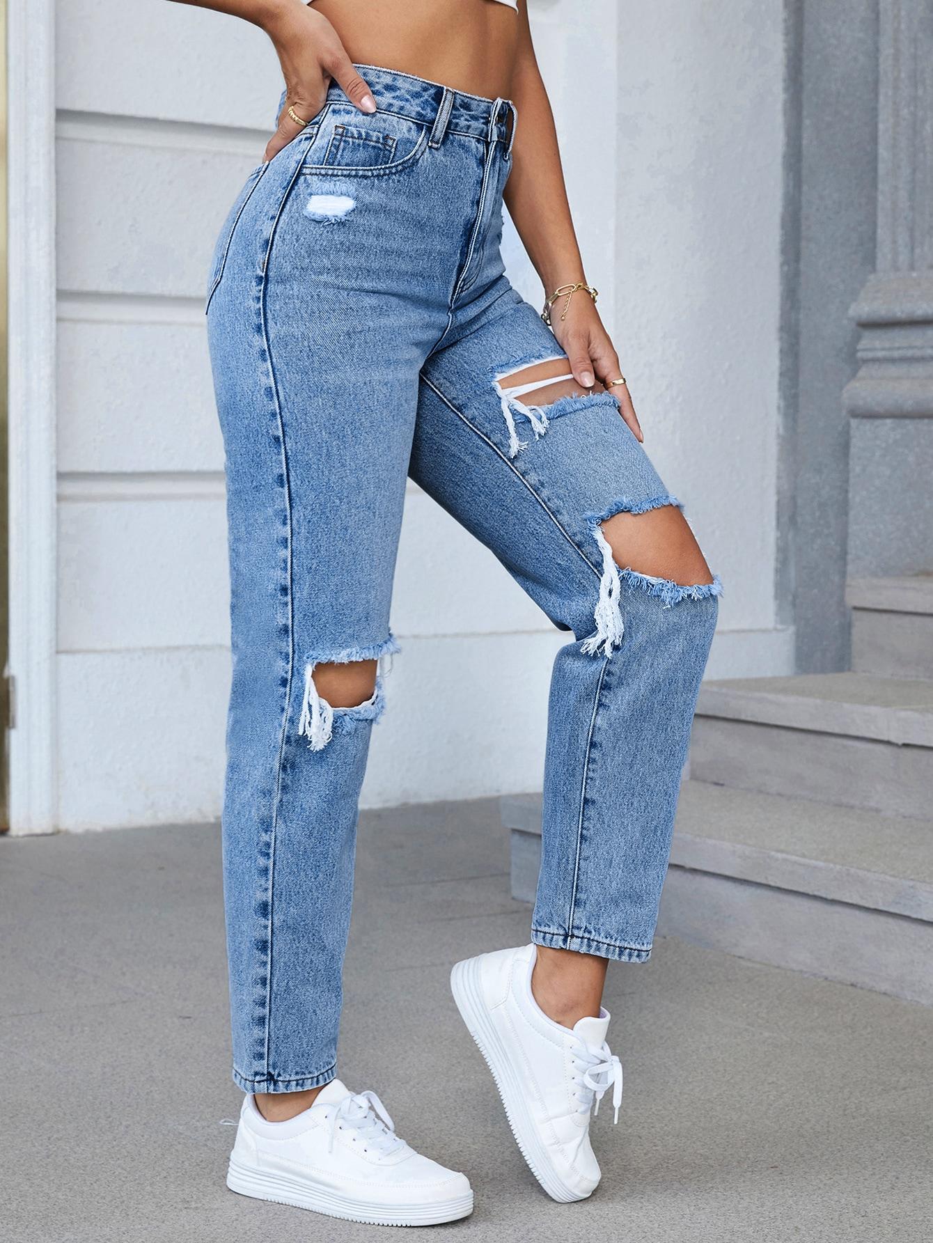 niebieskie spodnie jeans