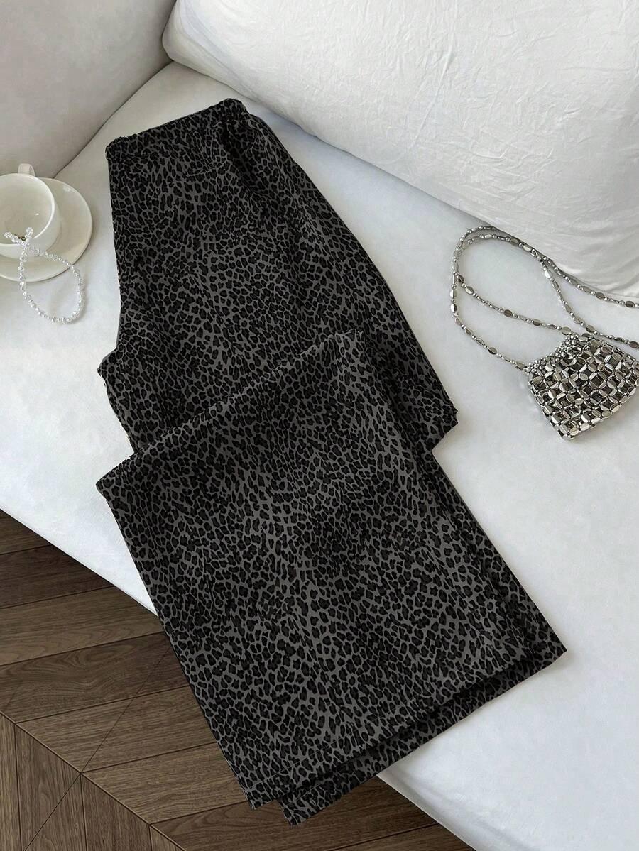 czarne spodnie animal print