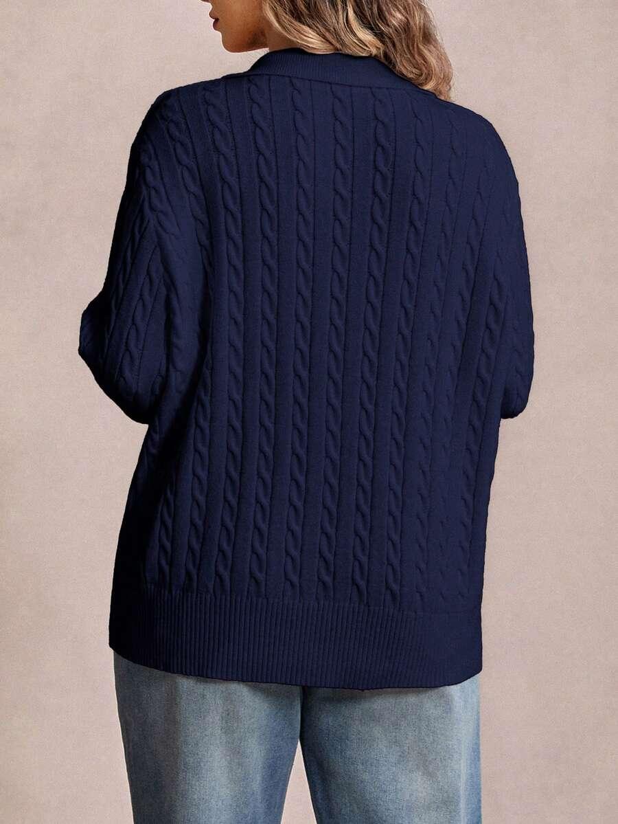 granatowy sweter z długim rękawem