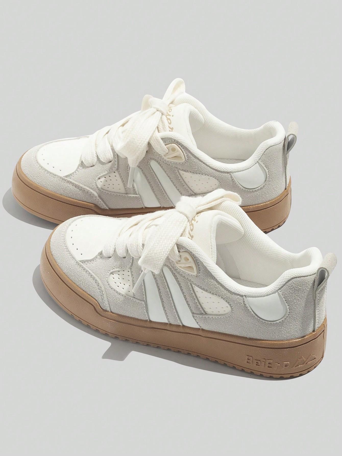sznurowane buty sportowe