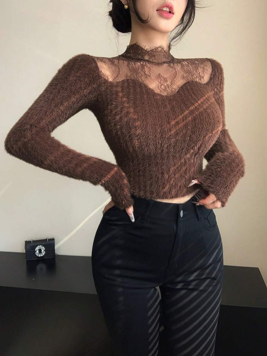 brązowy sweter koronka