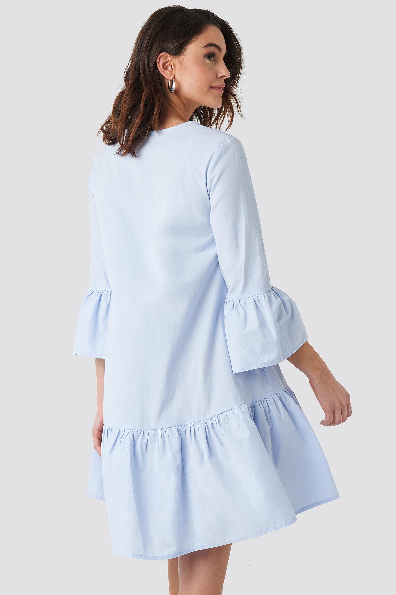 NIEBIESKA MINI SUKIENKA FALBANA