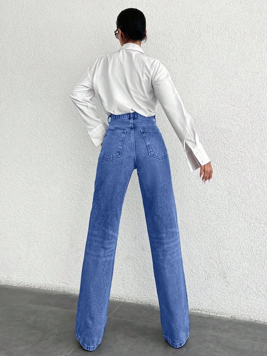 niebieskie spodnie jeans 