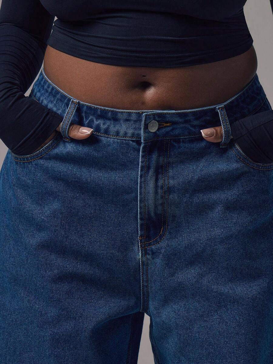 niebieskie spodnie jeans 