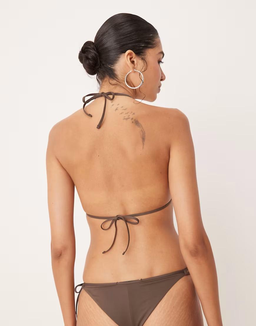 brązowa góra od bikini zdobienie