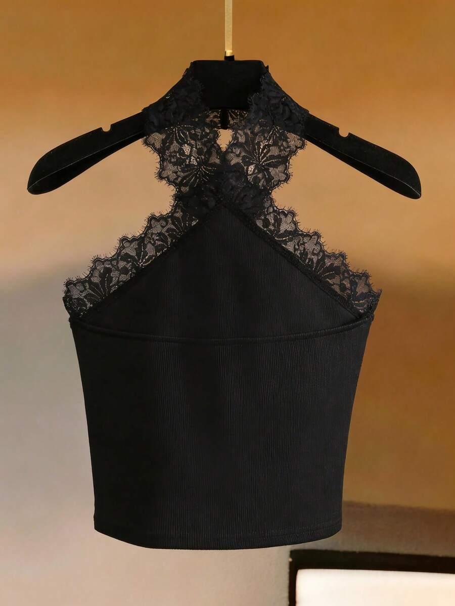 czarny prążkowany top  koronka