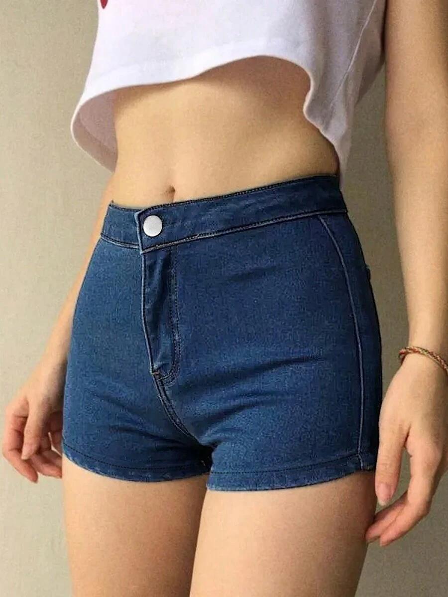 niebieskie szorty jeansowe