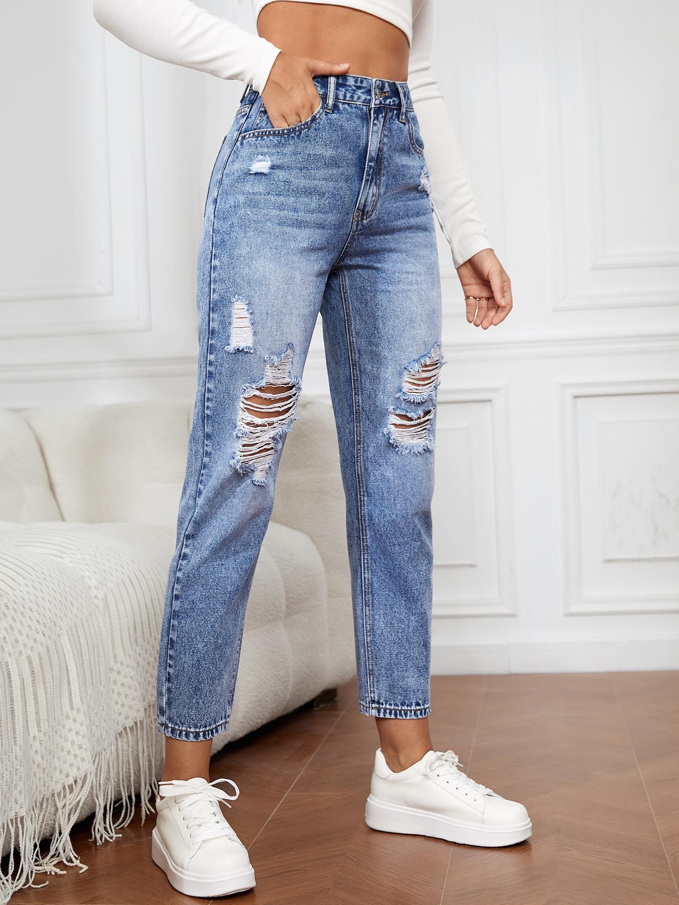niebieskie spodnie jeans