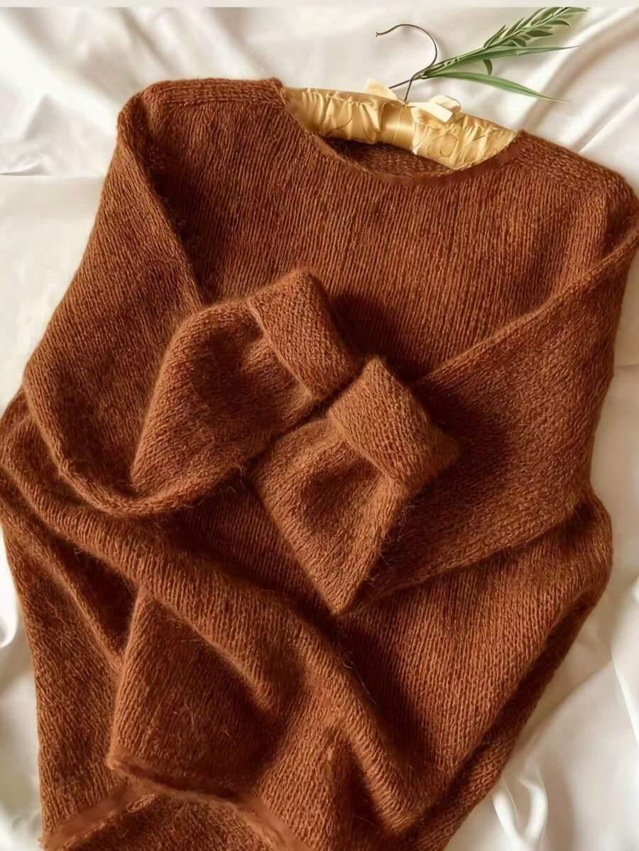 brązowy luźny sweter