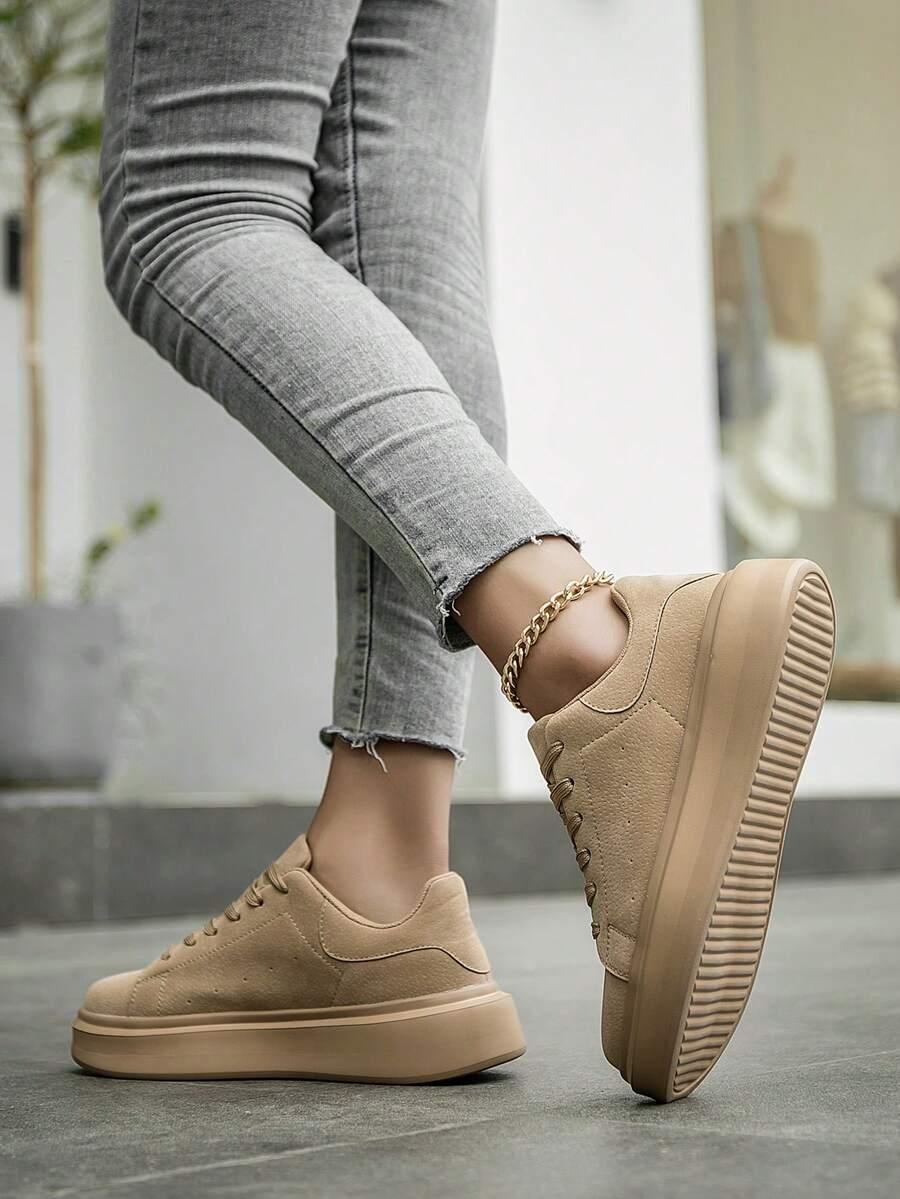 beżowe buty sportowe