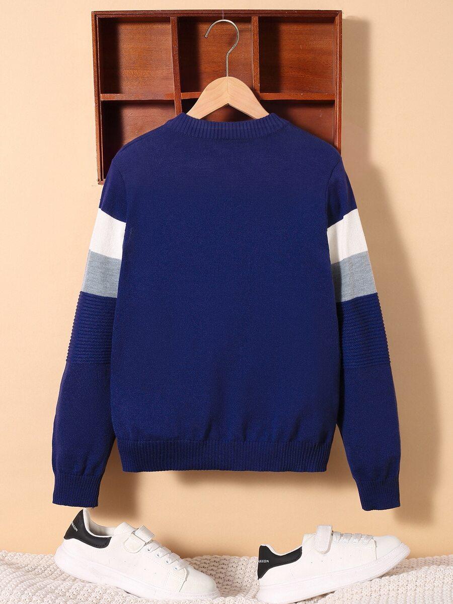 niebieski sweter paski