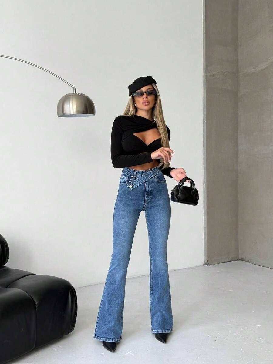 niebieskie spodnie jeans 