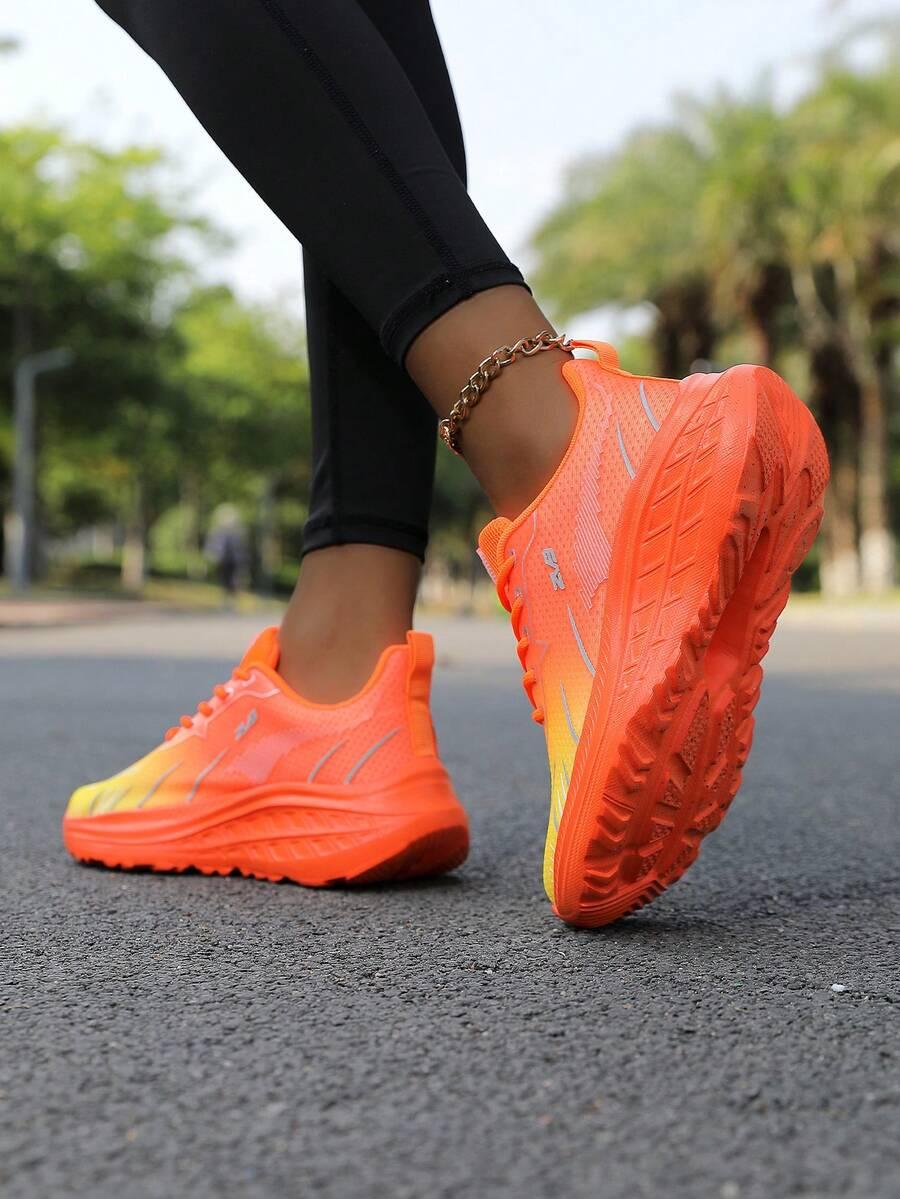 sznurowane buty sportowe