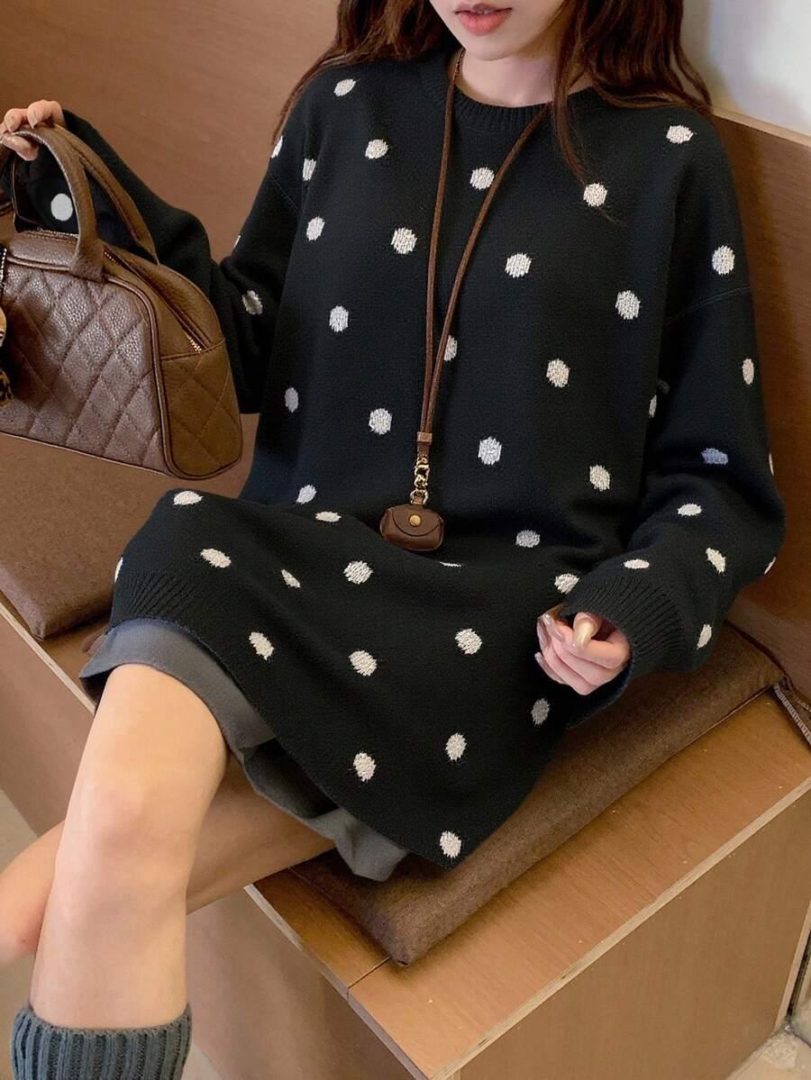 czarny sweter w groszki