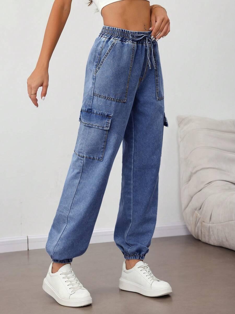 niebieskie spodnie jeans