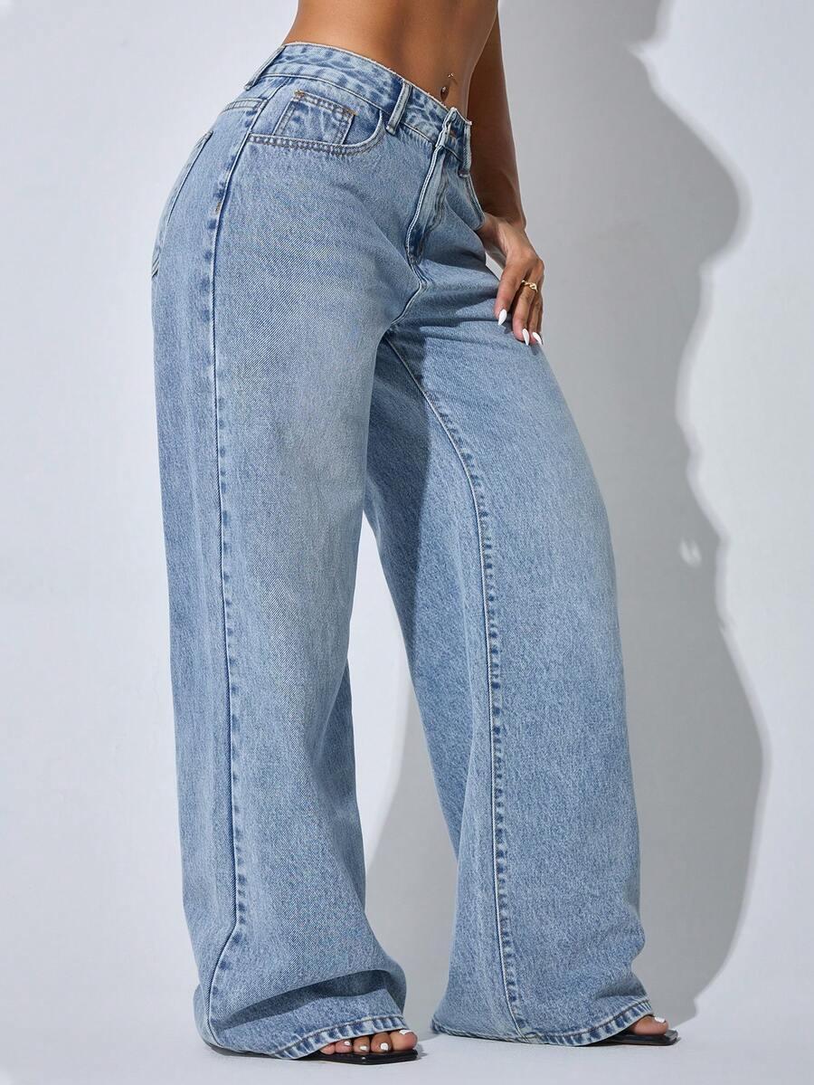 niebieskie spodnie jeans