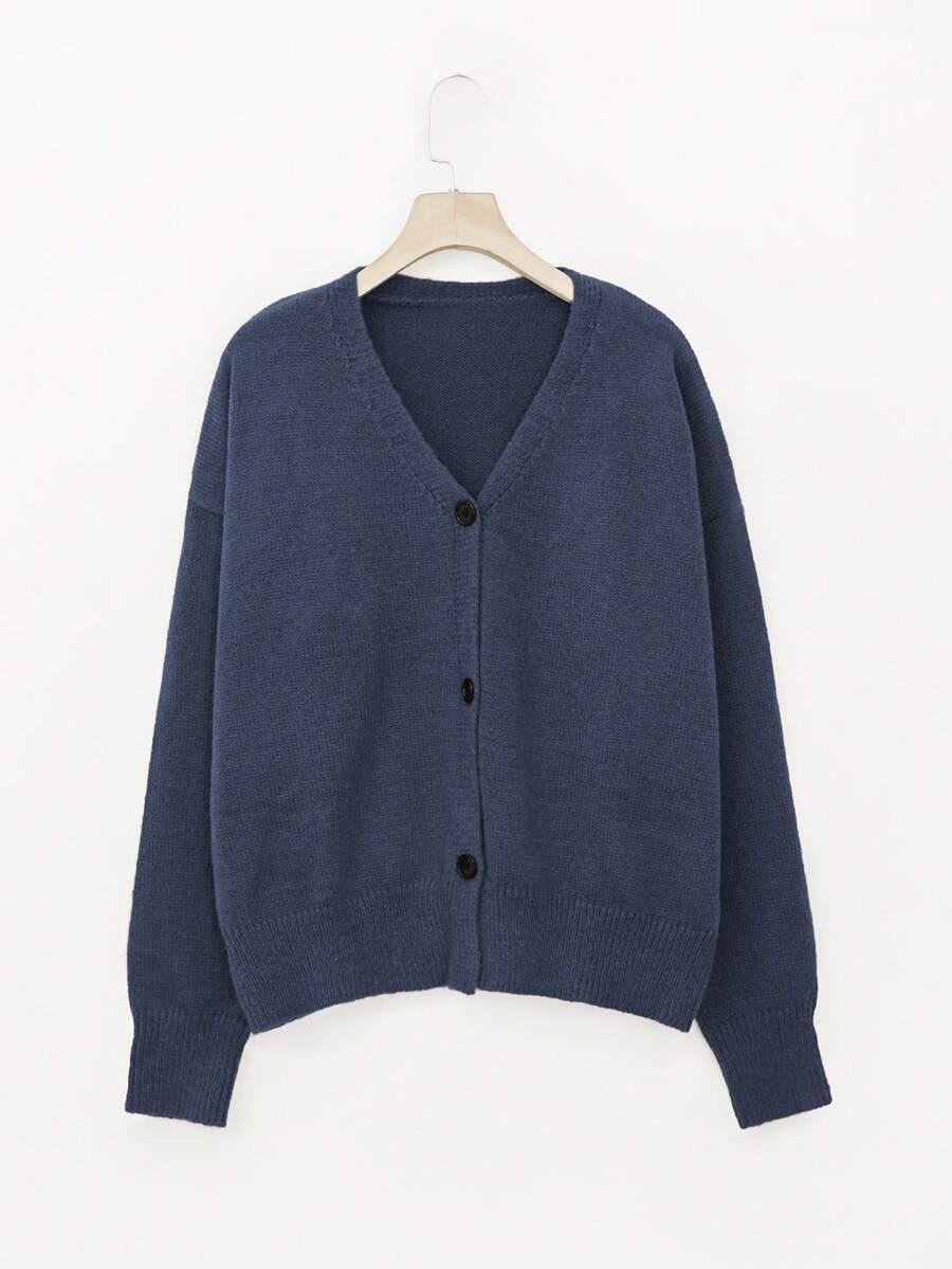 granatowy sweter guziki